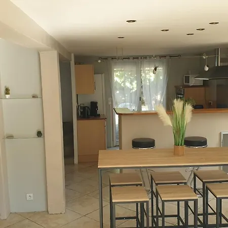 Holiday home Orteils Au Soleil Jardin Parking Nimes